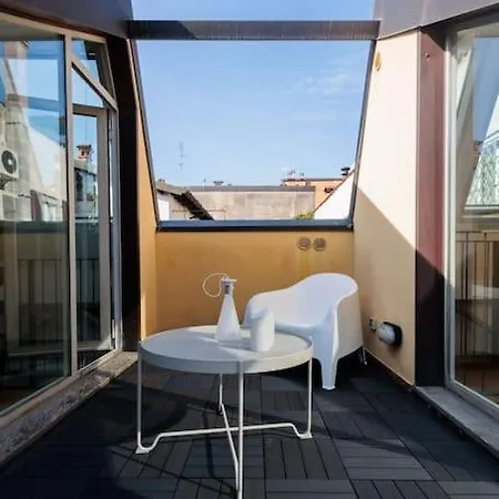 Urban House - Bright House Navigli Center Apartment