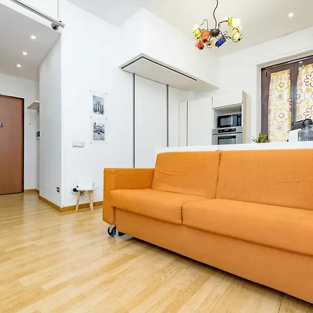 Minimal Near Bocconi * ミラノ