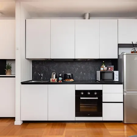 I M1-m2 2min I Strategic, Modern, Quiet *