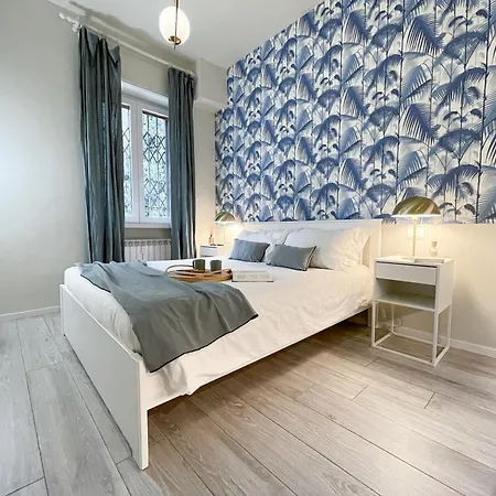 Apartment Blue Palm Jungle Self Checkin Design *