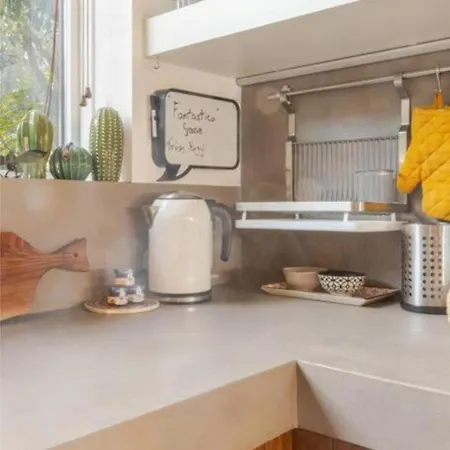 Appartement Tiny House On Water Surrounded By Greenery