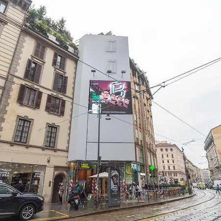 Charming 2-bedroom In Milanese Building * Milánó