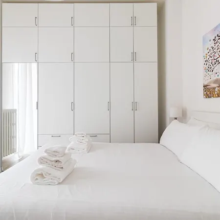 Italianway - Serra 16 アパート