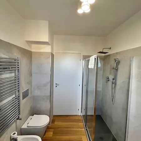 Lägenhet Stadio Fiera Ampio E Luminoso Con Balcone