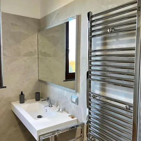 Stadio Fiera Ampio E Luminoso Con Balcone Lägenhet *