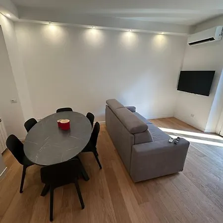 Elegante Ed Accogliente 아파트 *