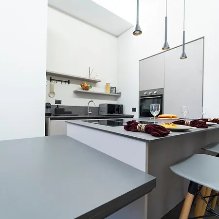 Designed In Center Gae Aulenti Area With Ac, Wifi And Subway Airport Connected Steps From Station *