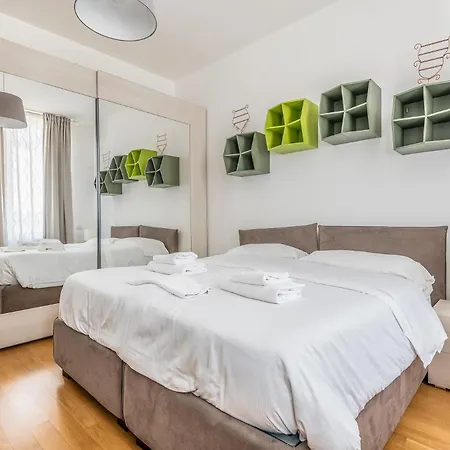 Via De Sanctis 26 4 Pax * Milánó