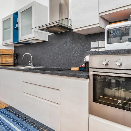 Via De Sanctis 26 4 Pax *