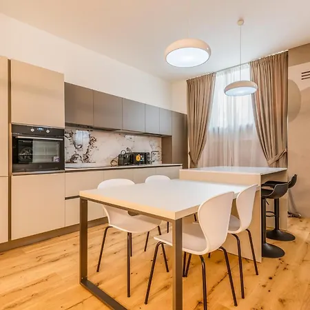 Brand New Via Melzi D'eril 18 4 Pax