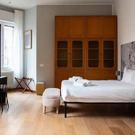 Maison d'hôtes Rrrapido Holy And - Via Sardegna Milan