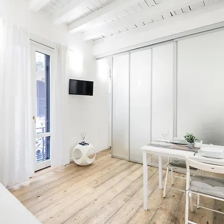 Amazing, New & Fully Furnished In Duomo Milánó