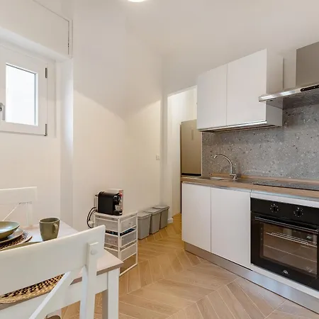 Appartement Porta Romana Nuovo Trilocale Wifi E Ac Milaan