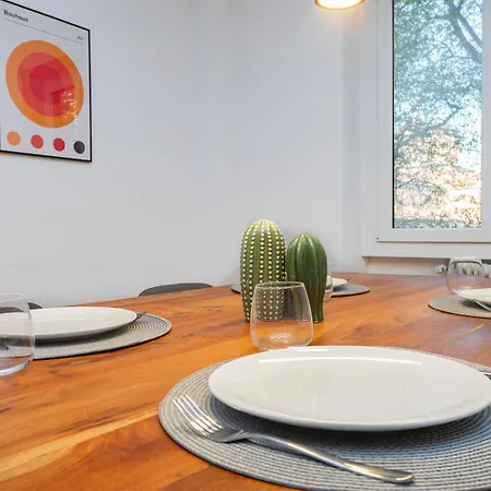 In Stile, Comodo Ed Elegante * Milano