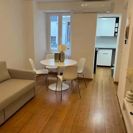 Spacious 2br 2ba Porta Venezia Walk To Fs