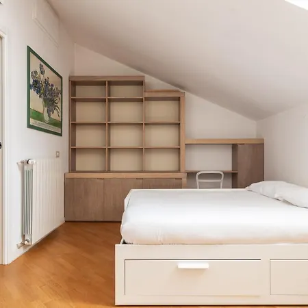 Ampio E Luminoso Trilocale In Zona Moscova * Milano