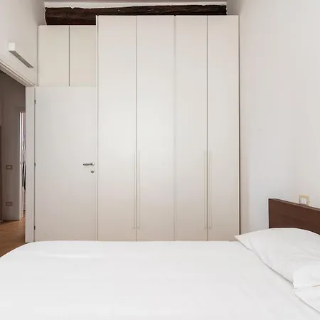 Ampio E Luminoso Trilocale In Zona Moscova Appartamento Milano