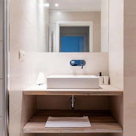 Ampio E Luminoso Trilocale In Zona Moscova