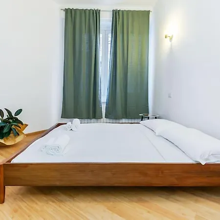 Di Design A Pochi Passi Da Metro E Centro