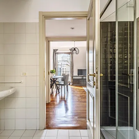 Elegant 2 Bedrooms Near Duomo Apartmán *