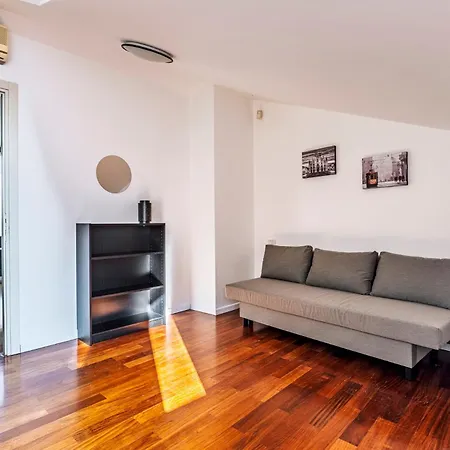 Elegant 2 Bedrooms Near Duomo Apartmán