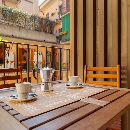 Appartement Navigli Charming With Terrace Milaan