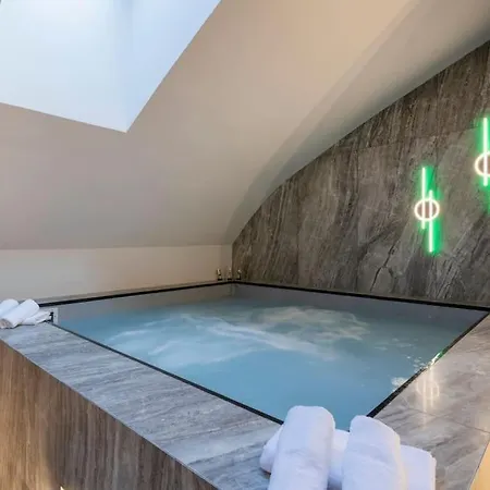 Piscina Interna Privata E A Apartman