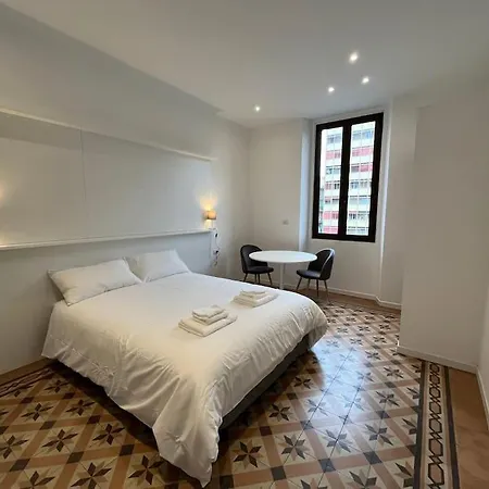 2br 2ba Ultra-fast Wifi Steps To Metro Nyaraló *