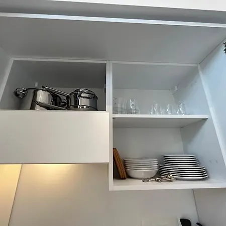 بيت للعطل 2 Bedrooms 2 Bathrooms And Ideal Subway Connection ميلان