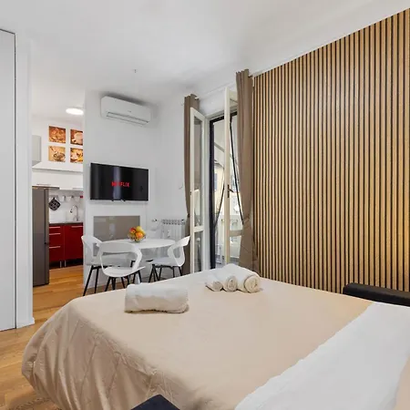 Life Elegant Penthouse With Terrace, Wi-fi Netflix, Subway 5 Min - Very Convenient Location * מילאנו