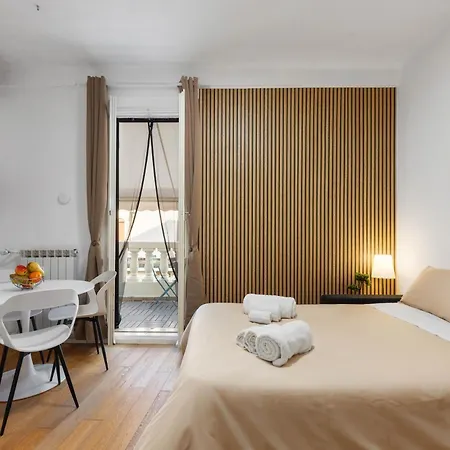 Life Elegant Penthouse With Terrace, Wi-fi Netflix, Subway 5 Min - Very Convenient Location מילאנו