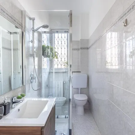 Modern With Balcony Near Centre Appartamento Milano