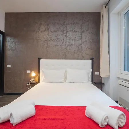 Xenia - Spacious Four-room In Moscova Apartment Milan