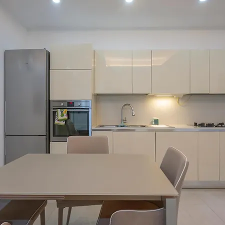 I Host - Della Torre 9 Apartment *