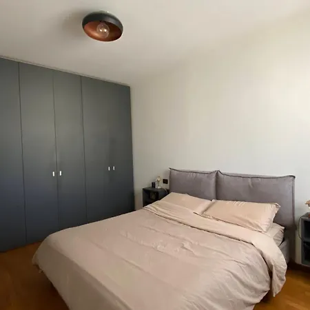 Apartment Bright Flat Prada District Milan