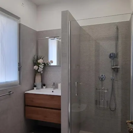 Joivy Contemporary 1-bed Near Duomo Di شقة *