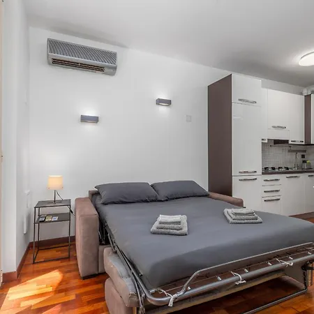 Free Private Parking - 5min To Metro - Balcony - Quiet * Milán