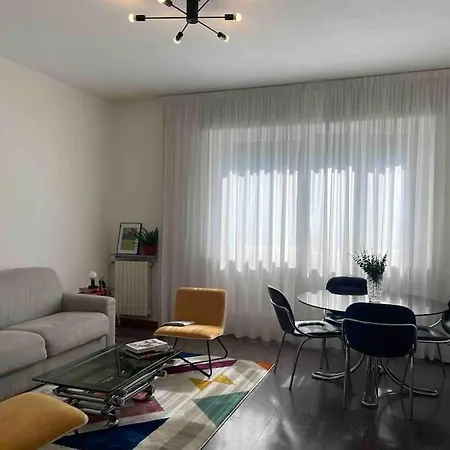 Artsy Flat With Shared Pool Daire Milano