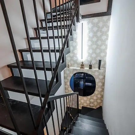 Duomo - Jacuzzi E Terrazzo - Cinema - Free Parking - Gym