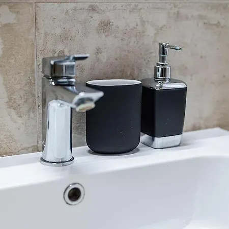 Duomo - Jacuzzi E Terrazzo - Cinema - Free Parking - Gym Милан