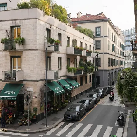 Garibaldi Center Apartment