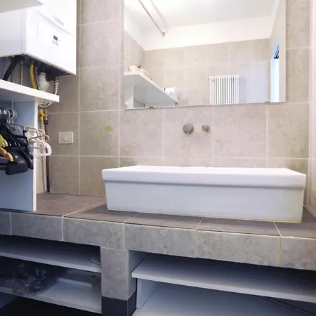 Rum i privatbostad Sant Ambrogio Courtyard In Shared Flat Milano