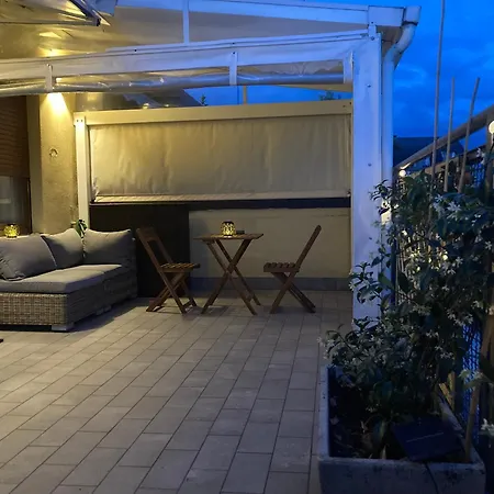 Monolocale Con Ampio Terrazzo