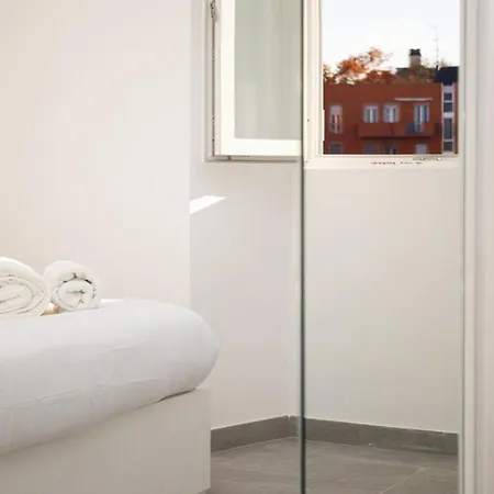 Stylish Flat Porta Venezia - Wifi, Ac, Metro Milão