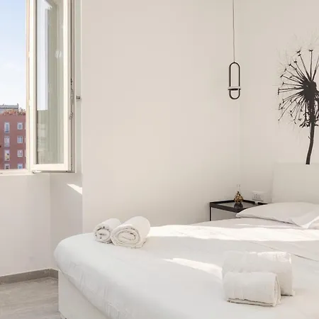 Stylish Flat Porta Venezia - Wifi, Ac, Metro Διαμέρισμα *