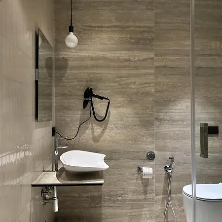 Esco Hotel 2*