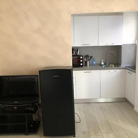 Lovely 2 With Small Garden Apartment Milan