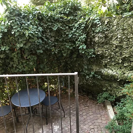 Apartment Lovely 2 With Small Garden