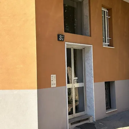 Lovely 2 With Small Garden Apartment Milan