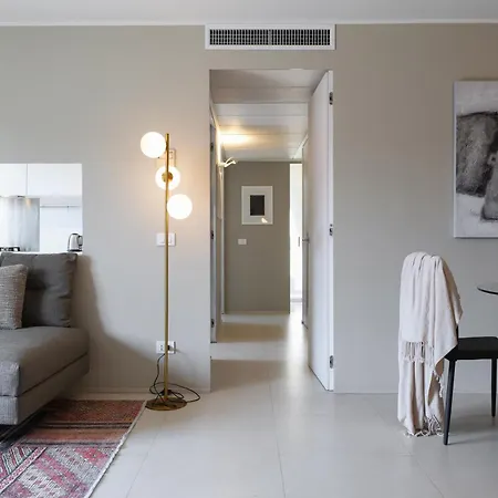 Elegante E Silenzioso Nel Cuore Di